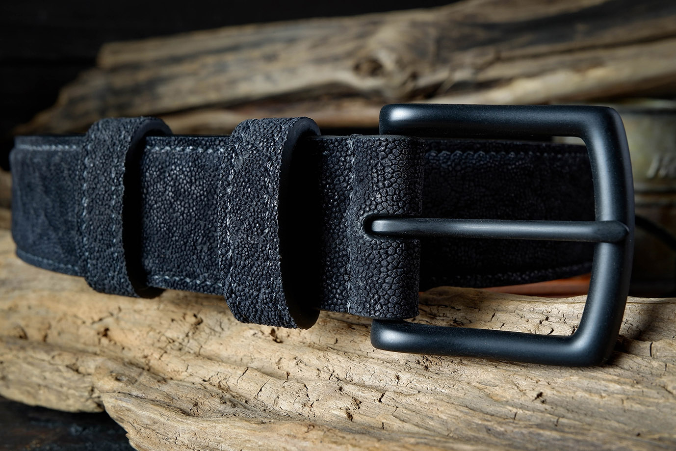 мужской ремень, кожаный ремень, для джинсов, для брюк, черная кожа, пряжка нержавеющая сталь,  ширина 40 мм, 4 см, ручная работа, Grossone, надежная пряжка, натуральная кожа, экзотическая кожа, необычная кожа, редкая кожа, ручная прошивка, брючный, джинсовый ремень, классический ремень, купить ремень, заказать ремень, ремень под заказ, ремень большой размер, кожа слона, необычный ремень