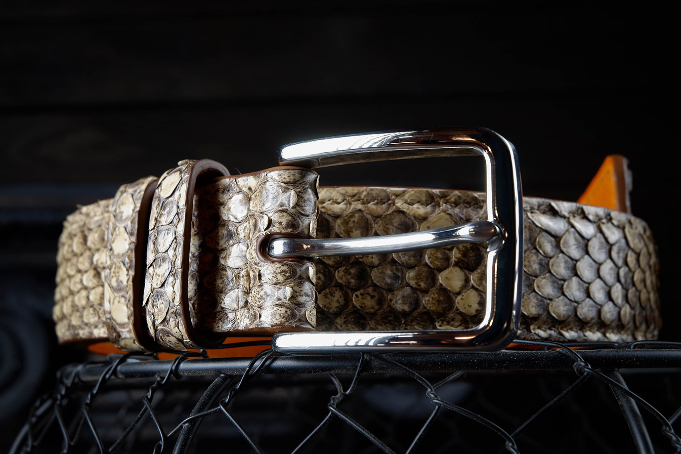 мужской ремень, женский ремень, кожаный ремень, для джинсов, для брюк, бежевая кожа, светло-коричневая, пряжка литая латунь,  ширина 40 мм, 4 см, ручная работа, Grossone, надежная пряжка, натуральная кожа, экзотическая кожа, необычная кожа, редкая кожа, ручная прошивка, брючный, джинсовый ремень, классический ремень, купить ремень, заказать ремень, ремень под заказ, ремень большой размер, кожа питона