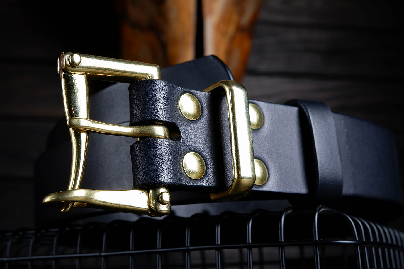 мужской ремень, кожаный ремень, для джинсов, черная кожа, толстый ремень, пряжка литая латунь, ширина 40 мм, 4 см, ручная работа, Grossone, водяной буйвол, надежная пряжка, японская кожа, ручная прошивка, брючный, джинсовый ремень, классический ремень, купить ремень, заказать ремень, ремень под заказ, ремень большой размер, необычные пряжки, пряжка фаермен, пряжка Fireman, пряжка пожарных