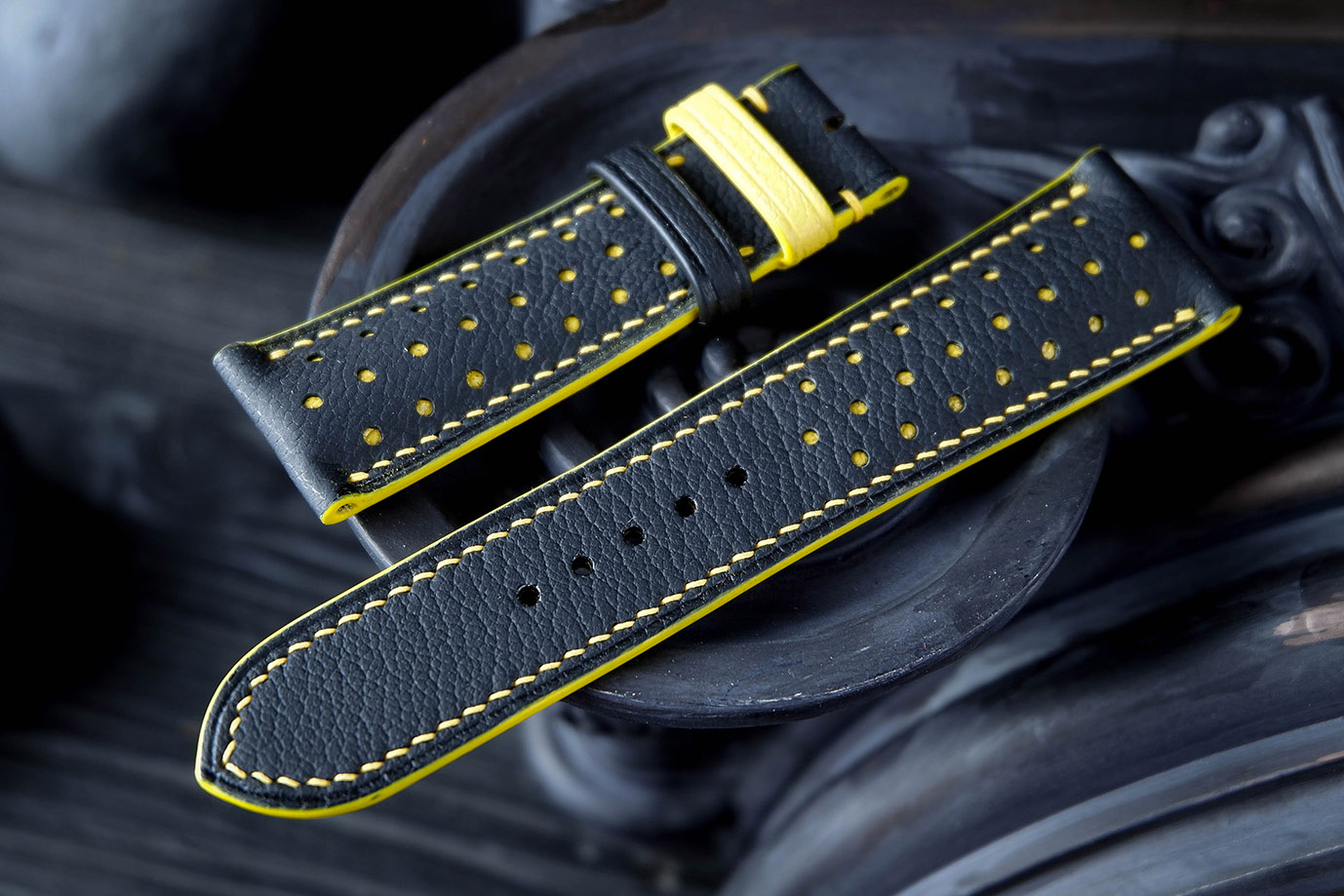 часовой ремешок, классические часы, apple watch, черная кожа, желтая, кожа козы, французская кожа, Hermes, черная фурнитура, фурнитура сталь, заказать ремешок, купить ремешок, ремешок под заказ, под размер, экзотическая кожа, необычная кожа, ремешок для часов, необычный ремешок, ручная прошивка, ручная работа, разноцветный ремешок, яркий