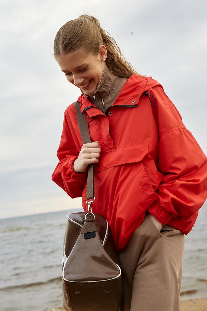Анорак из непромокаемой ткани красный