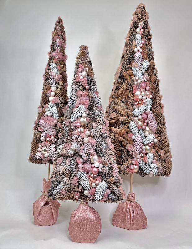 Новогодние елочки из шишек, ручная работа