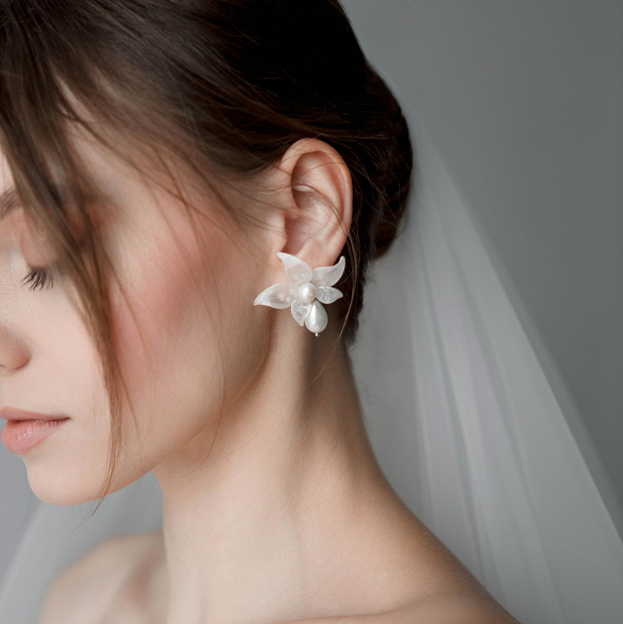 серьги цветы, серьги цветы купить, свадебные серьги цветы купить, свадебная бижутерия, серьги для невесты, серьги на свадьбу, вечерние серьги, свадебные серьги, серьги с фианитами, серьги лепестки, серьги с лепестками купить
