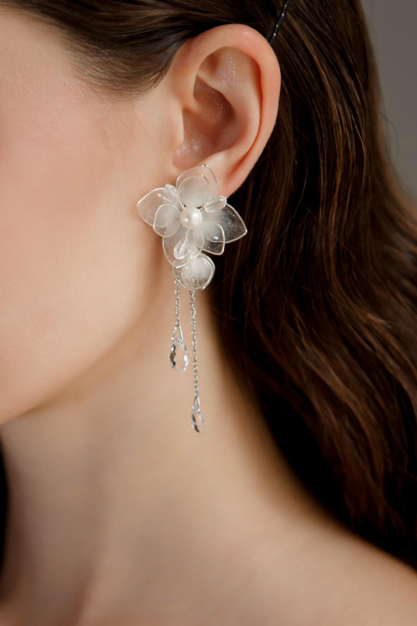 серьги цветы длинные, серьги цветы купить, свадебные серьги цветы купить, свадебная бижутерия, серьги для невесты, серьги на свадьбу, вечерние серьги, свадебные серьги, серьги с фианитами, серьги лепестки, серьги с лепестками купить