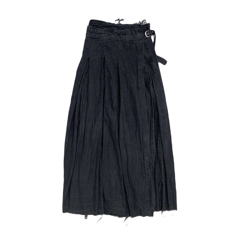 Stonewashed long pleat skirt
