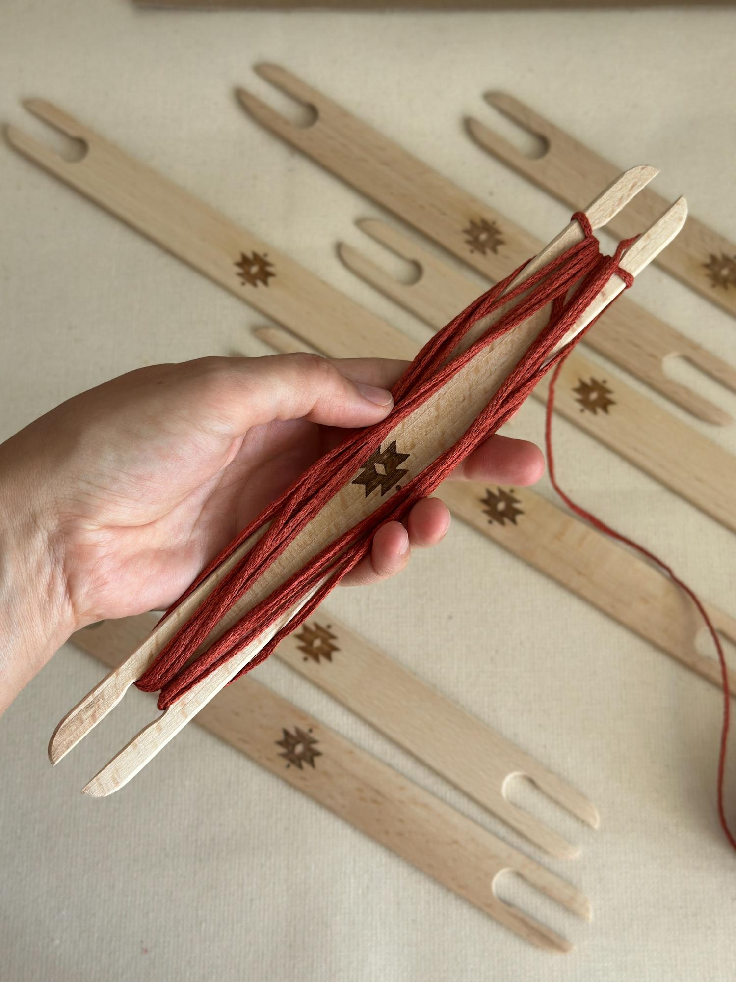 Челнок для ткачества малый 25см