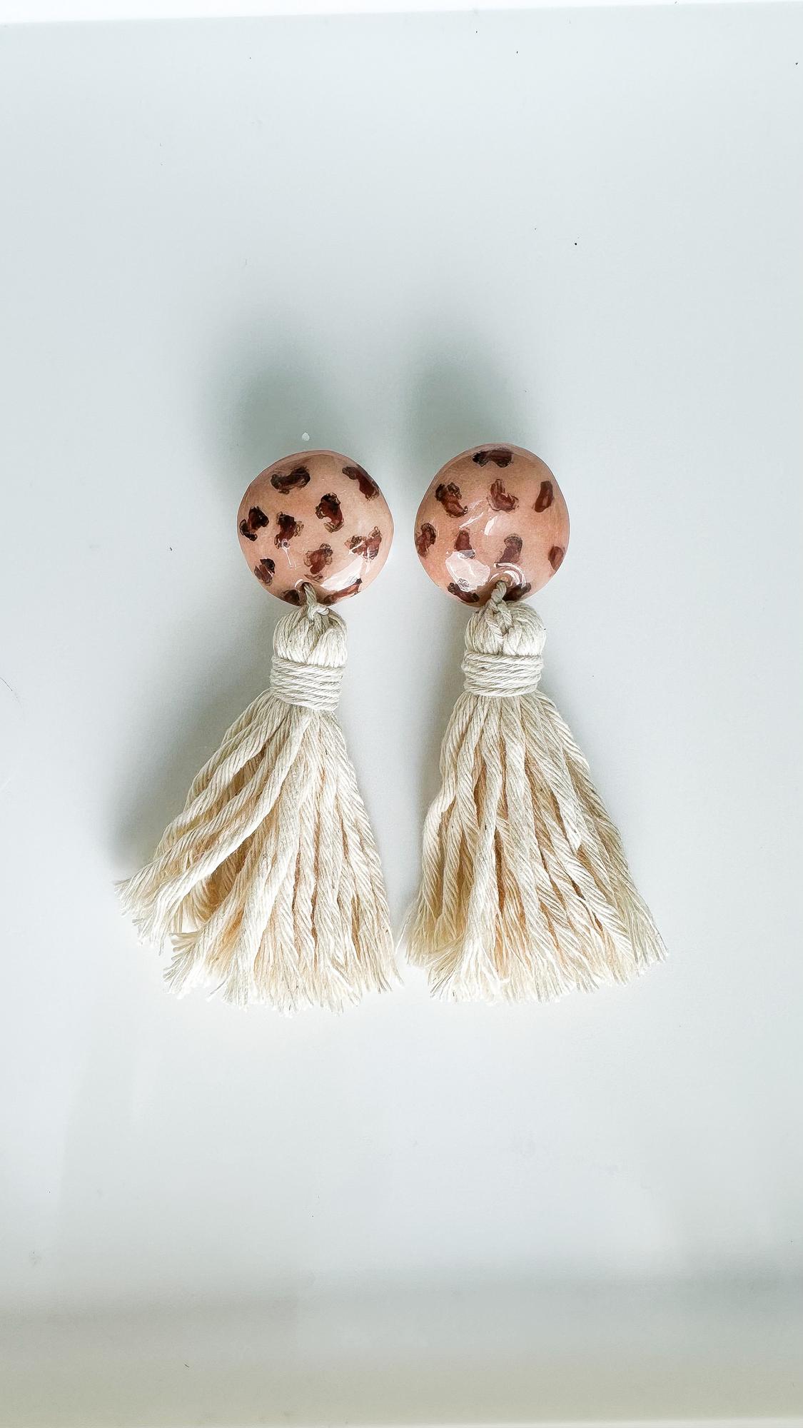 Серьги-кисти с керамической бусиной Лео