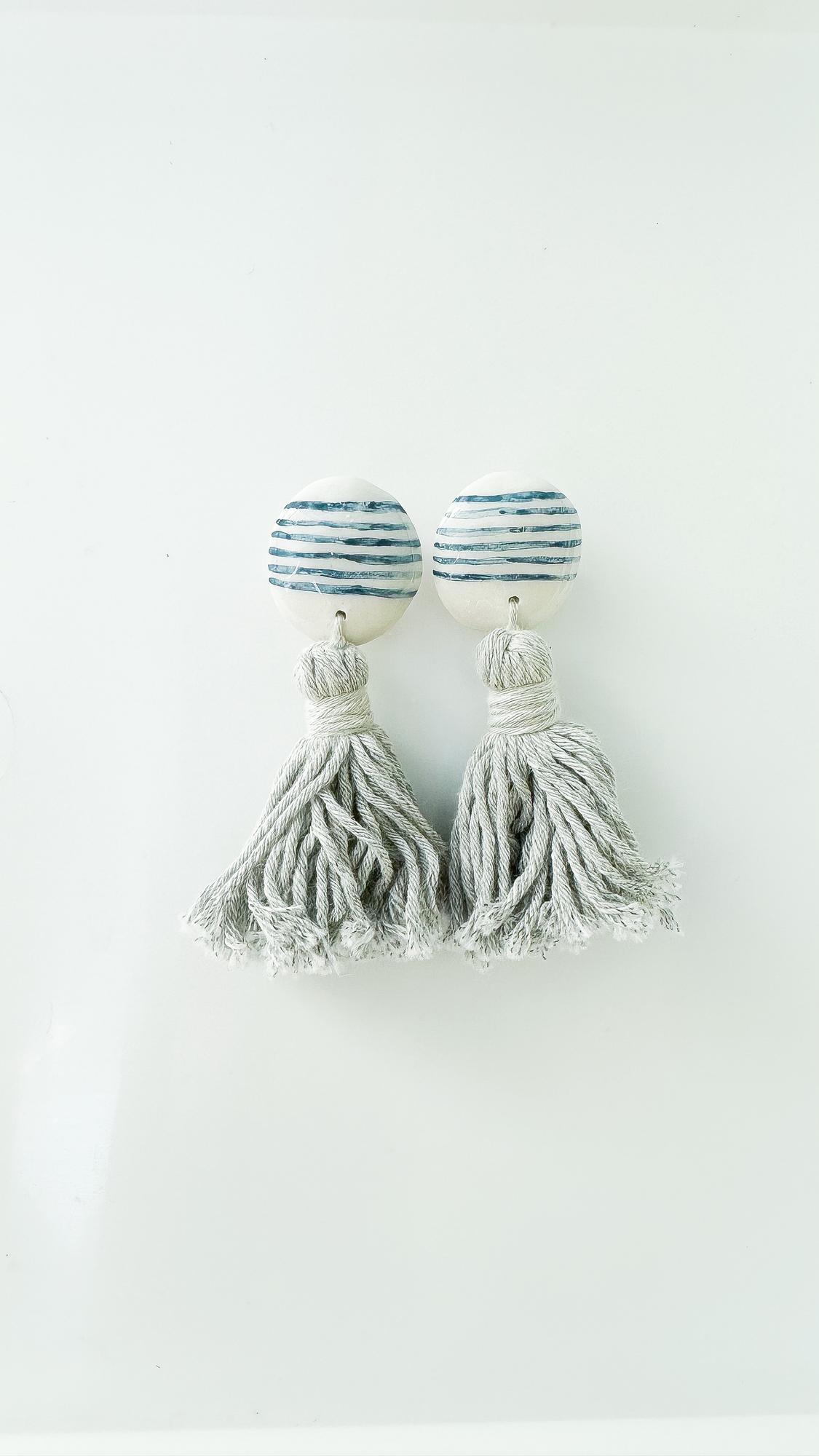 Серьги-кисти с керамической бусиной Синие полосы