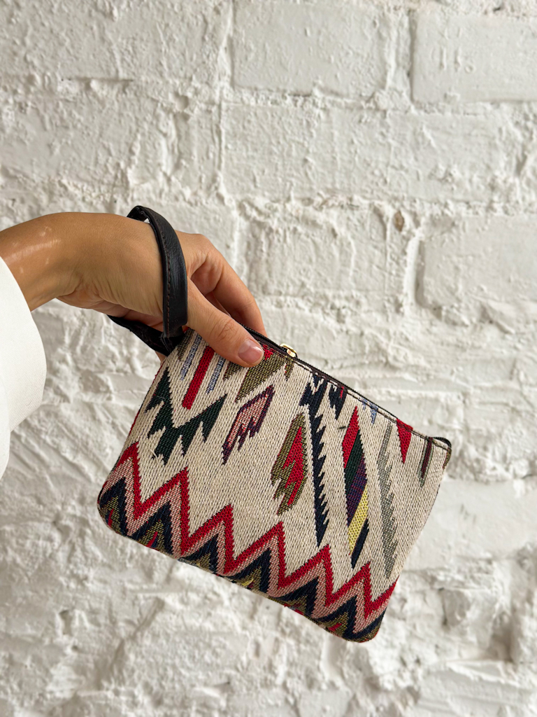 Тканый клатч на ремешке