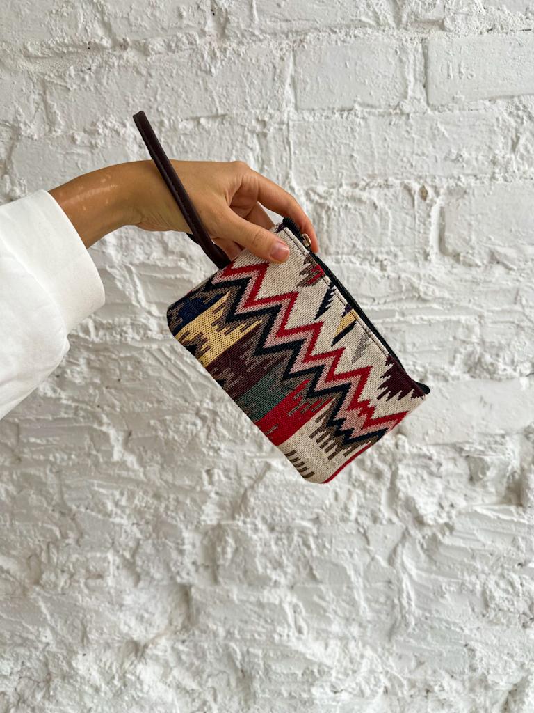 Тканый клатч на ремешке