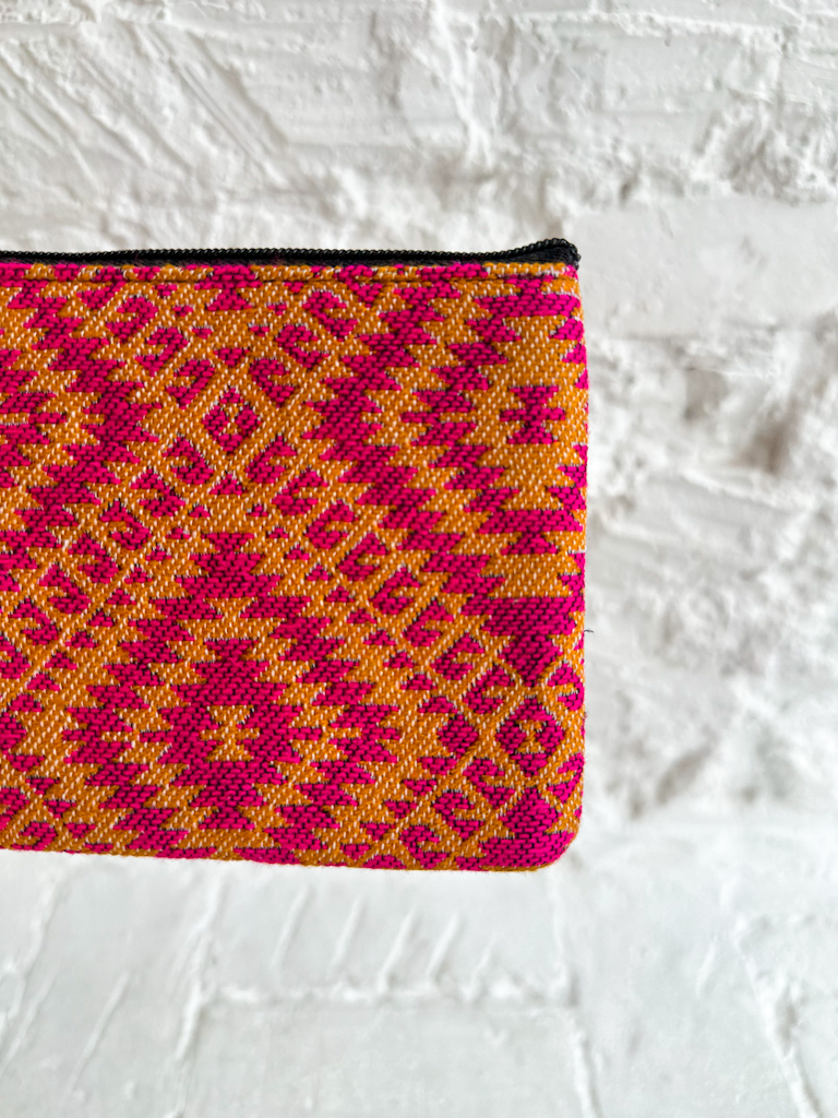 Тканый клатч на ремешке