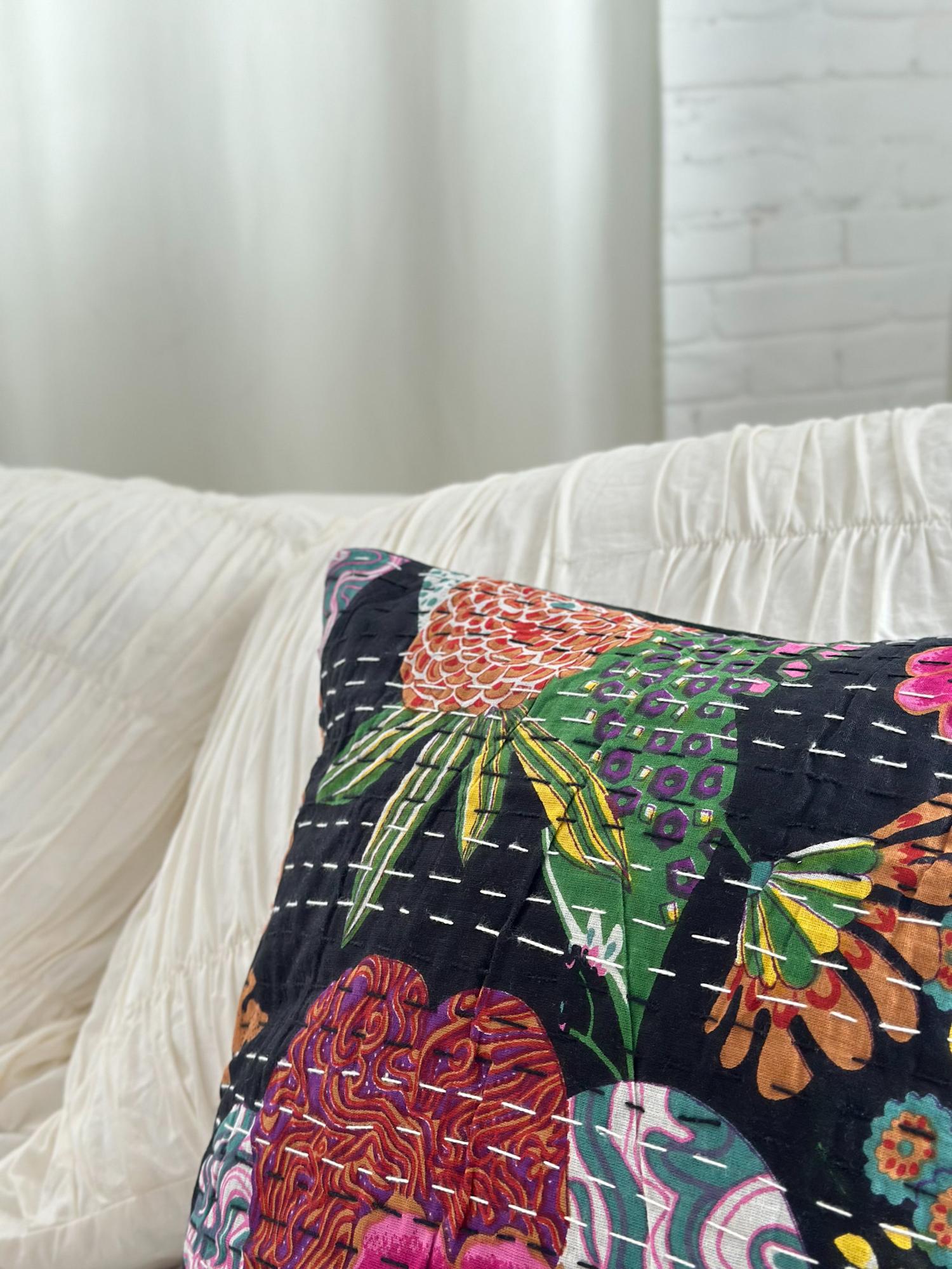 Стеганная подушка 40*40 см, цветы на синем