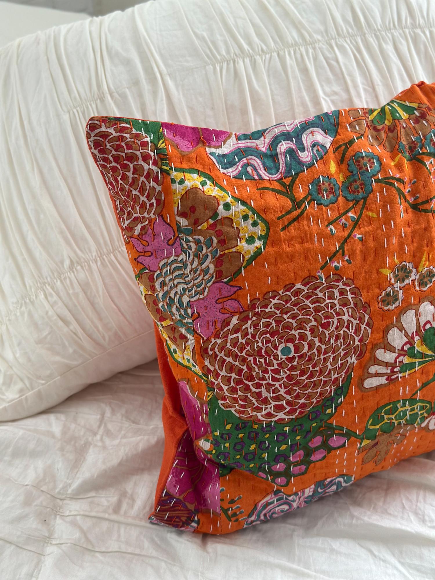 Стеганная подушка 40*40 см, цветы на оранжевом