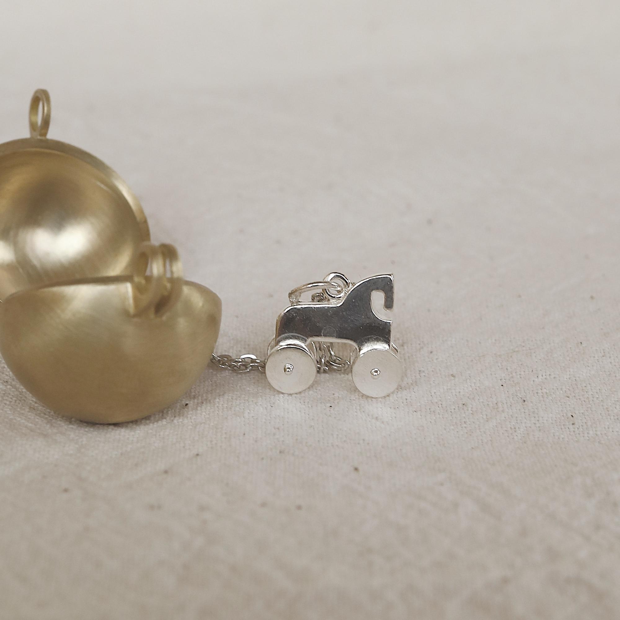 Кулон Коник серебряный