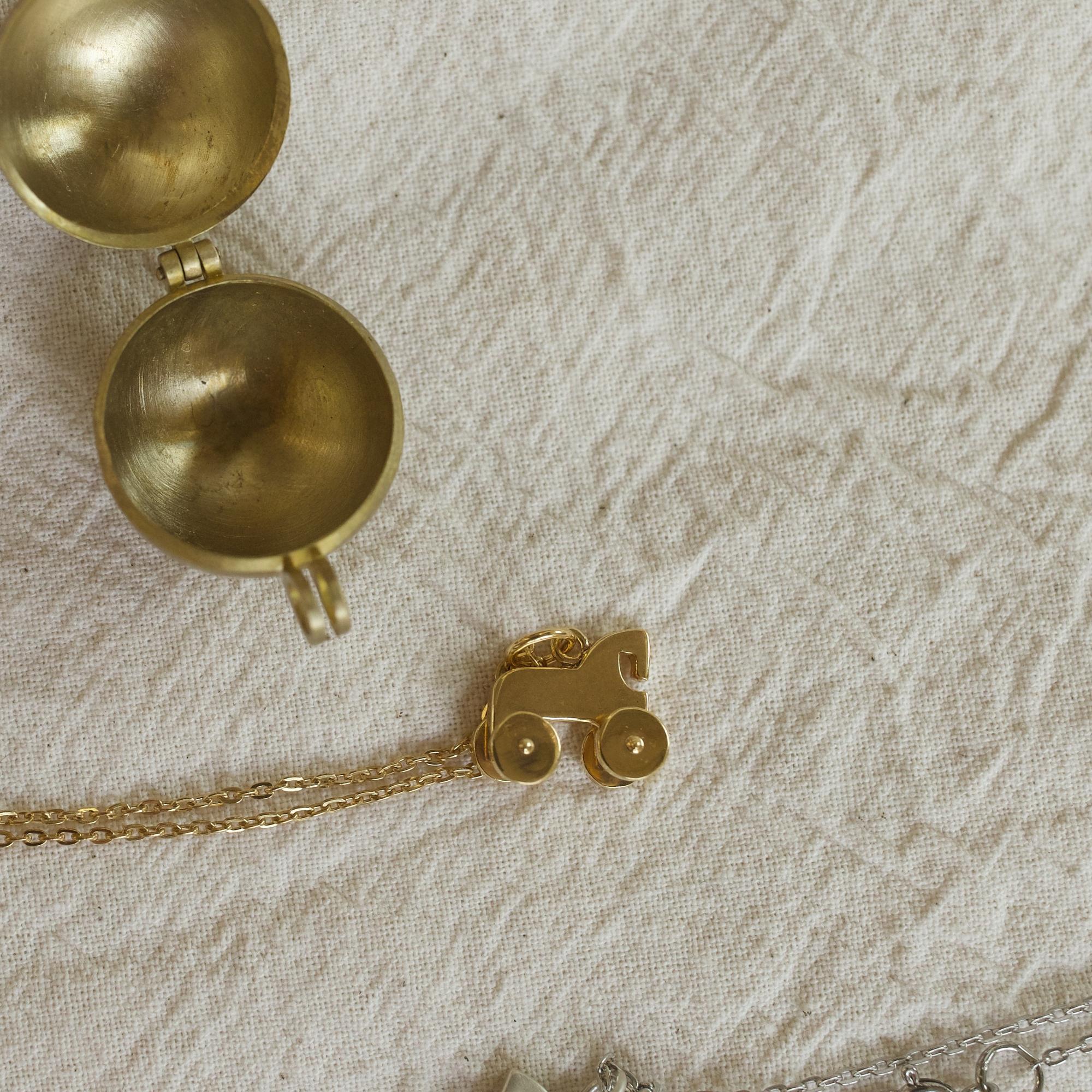 Кулон Коник золотой