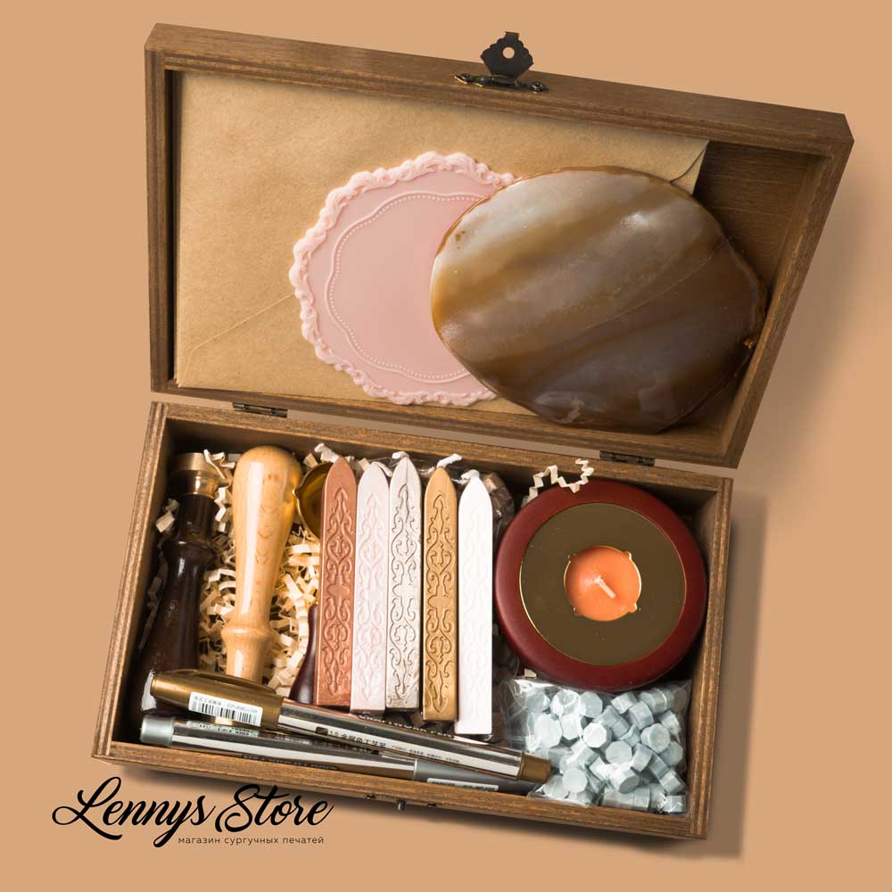 Деревянная шкатулка