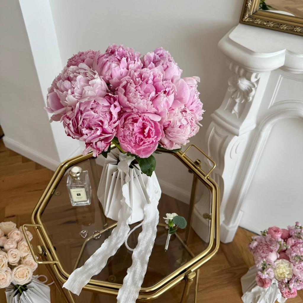 Моно из пионов Сара