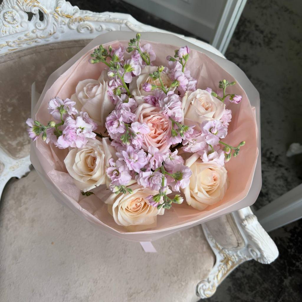 Авторский букет "Маттиола+Вайт Охара"