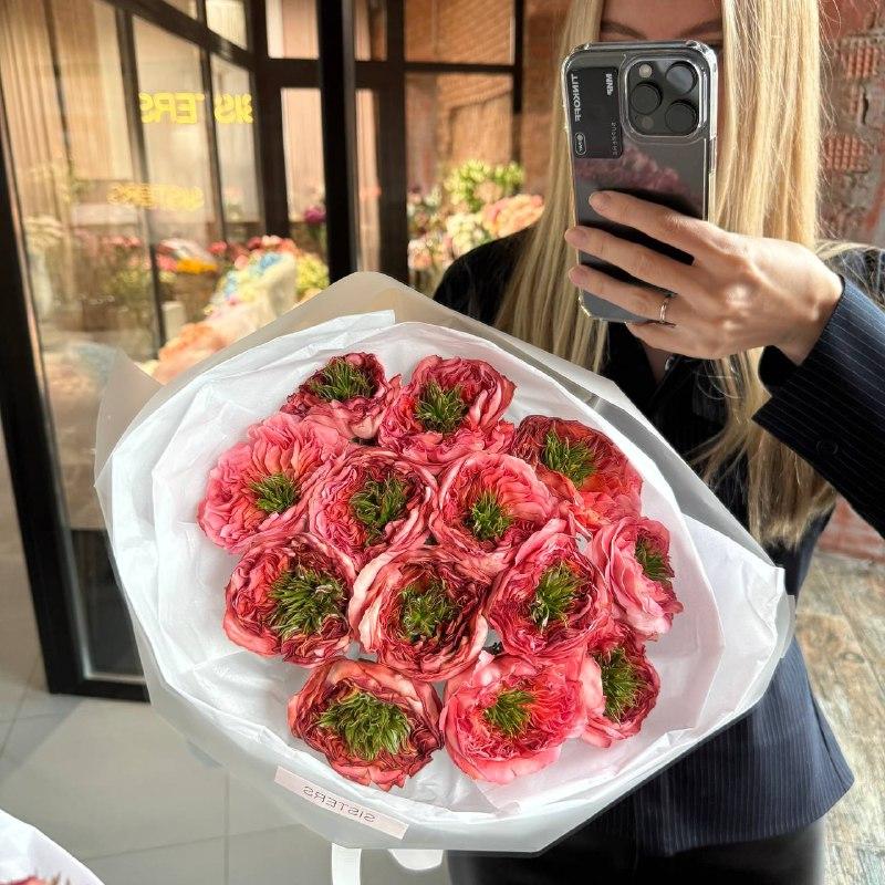 Букет пионовидных роз Мандарин