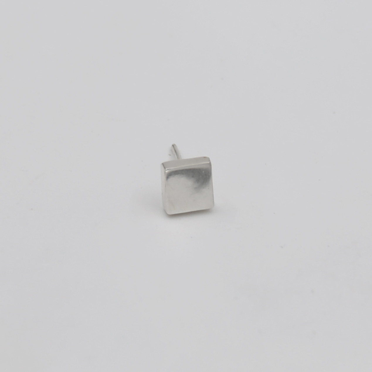 Серебряная серьга-гвоздик Квадрат глянцевый 1P446 mono