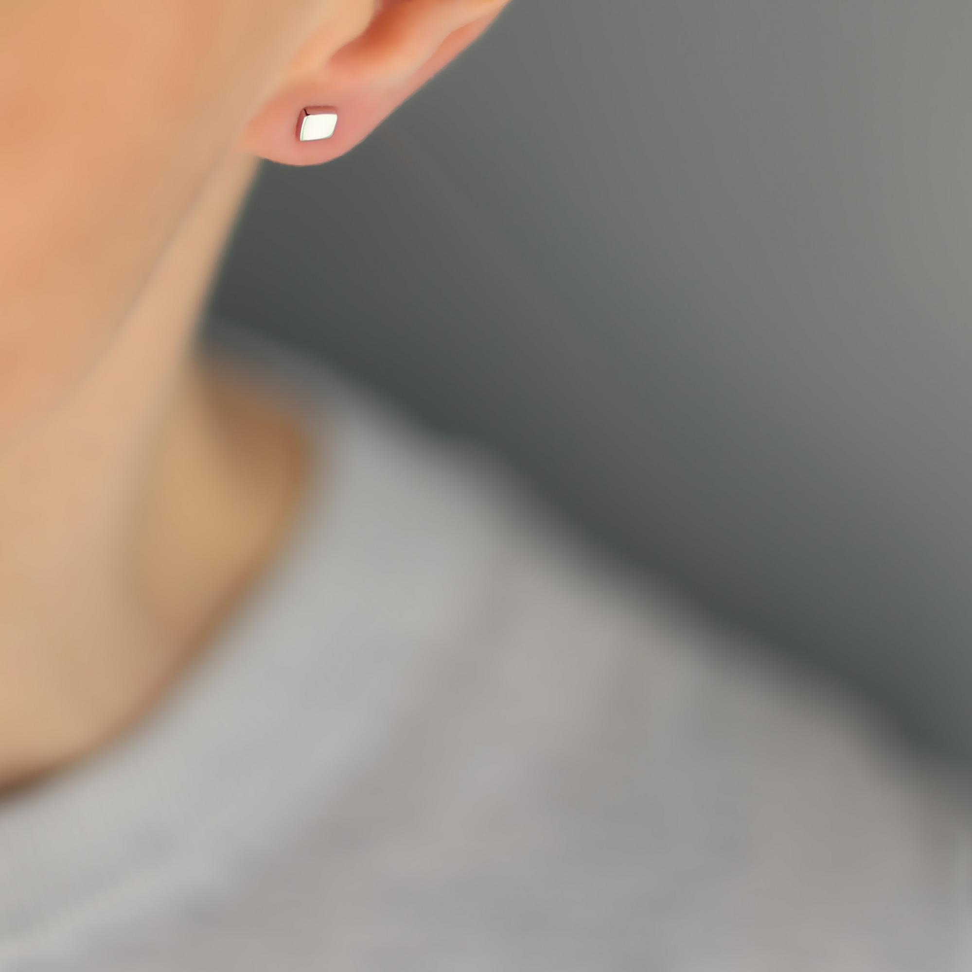 Серебряные гвоздики Квадратики мини 1P562