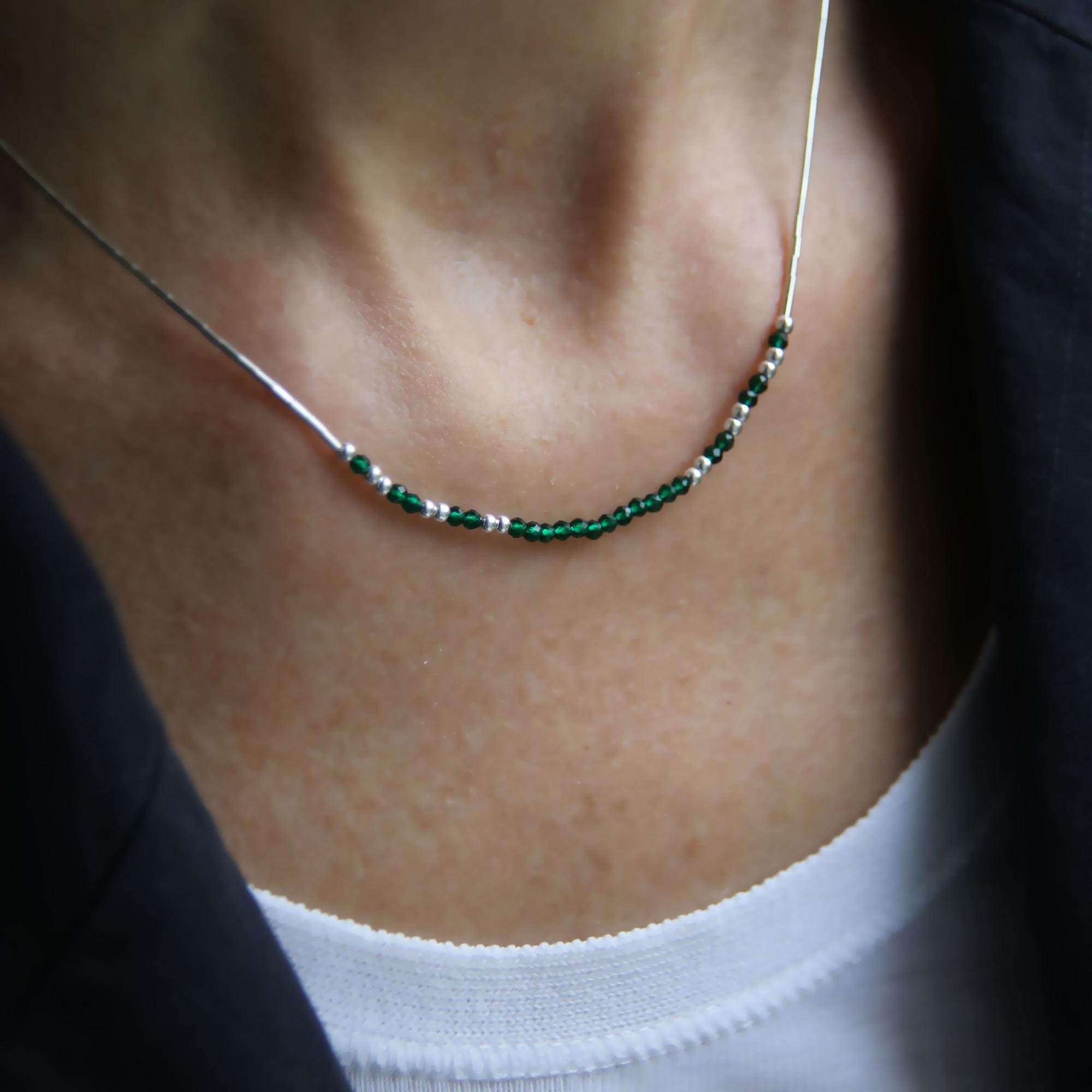 Серебряная нить с зелёным агатом 4P885