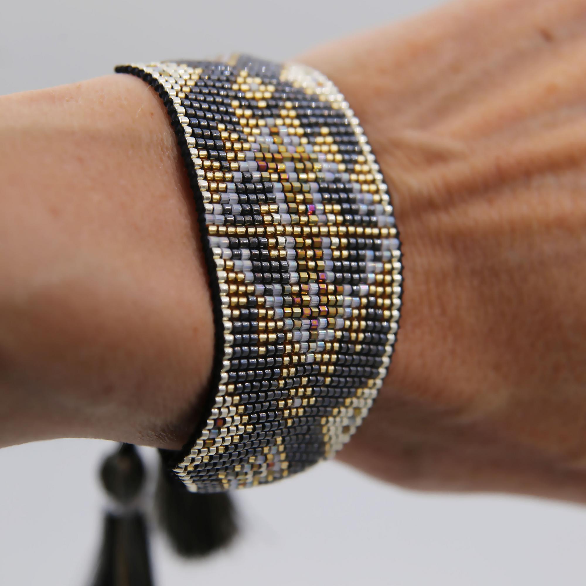 Браслет из бисера 3P395