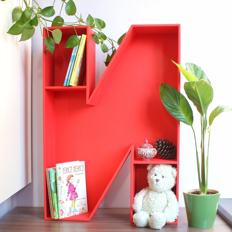 Интерьерная буква полка И на стену красного цвета