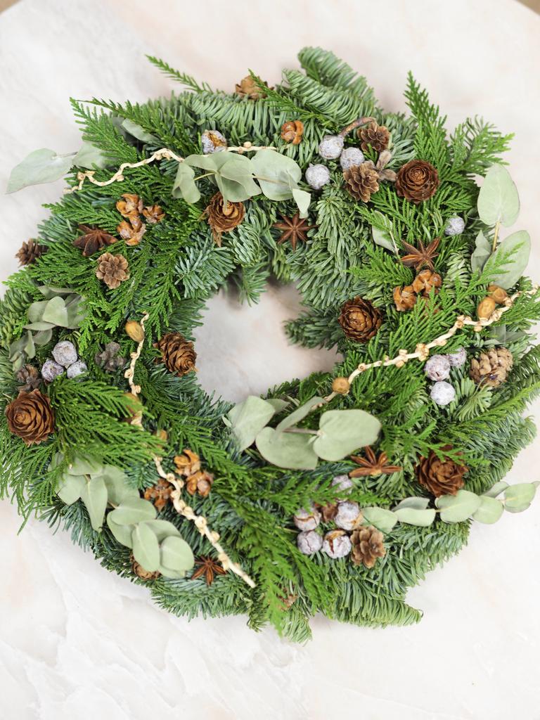 Натуральный венок новогодний с шишками