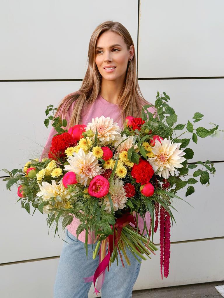 Букет с георгинами