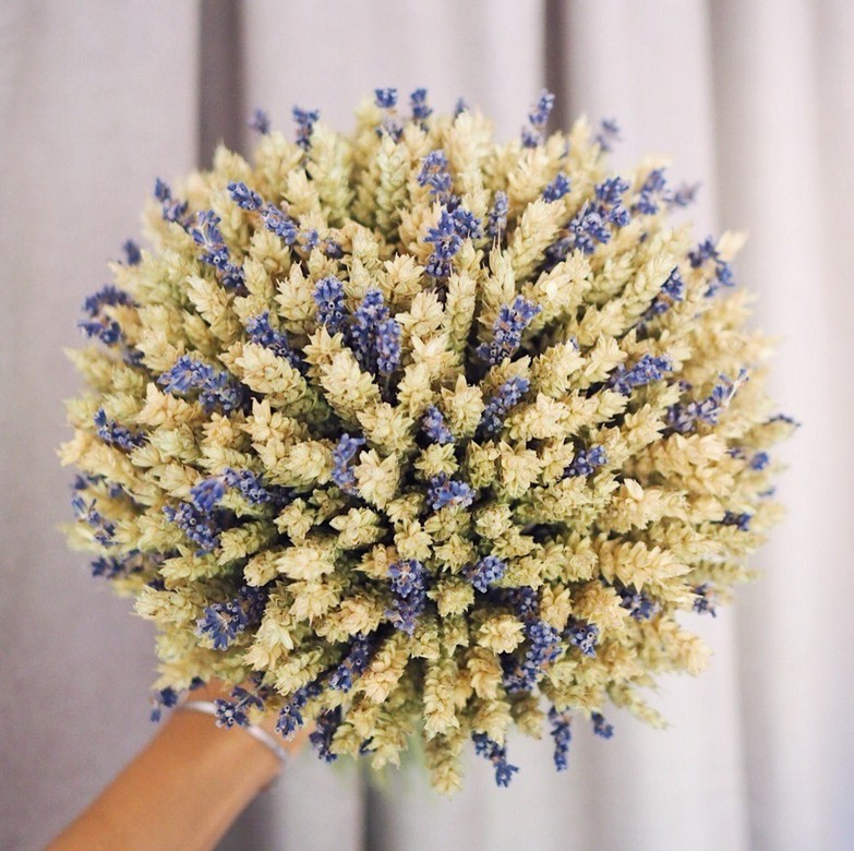 букет из пшеницы и лаванды