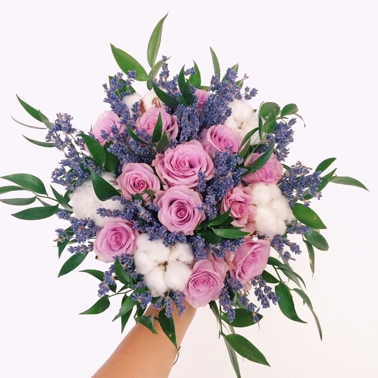 букет из роз с лавандой