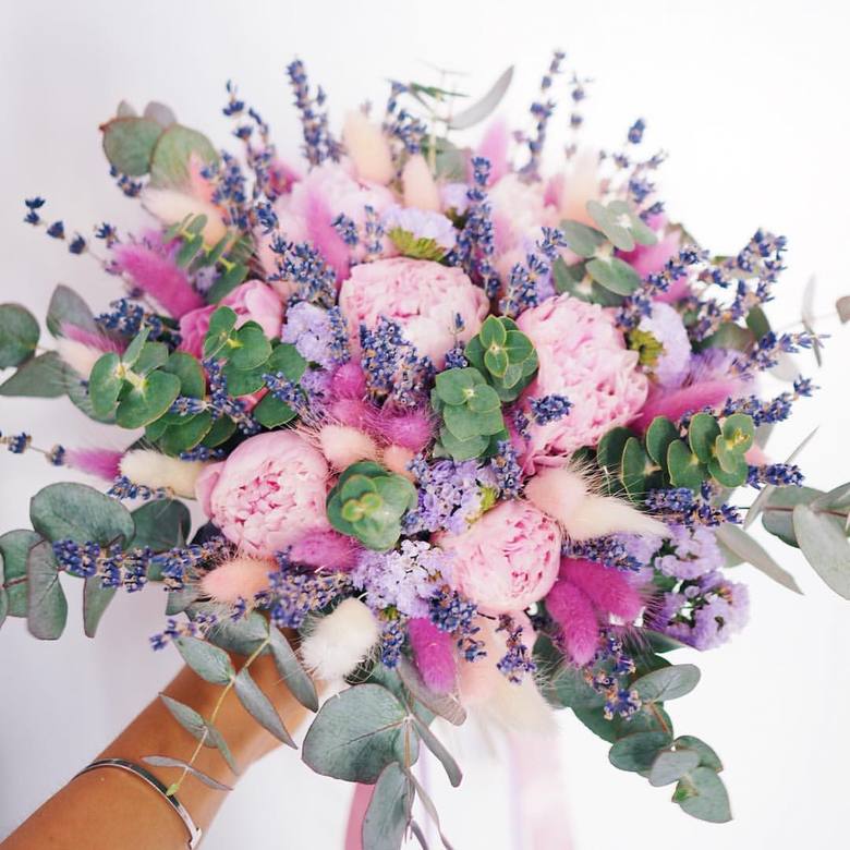 Букет из тонов с эвкалиптом