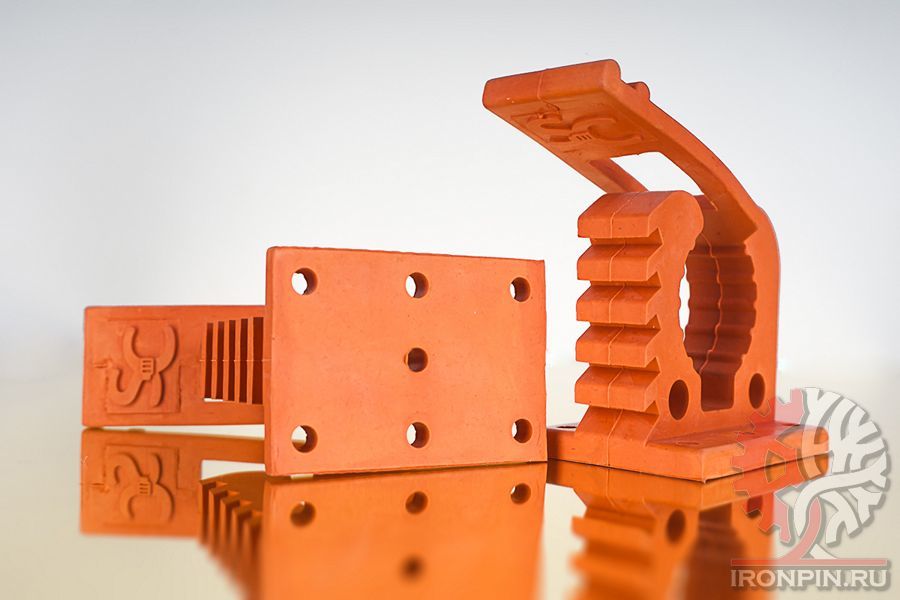 SC3o - оранжевое резиновое крепление для лопаты, топора