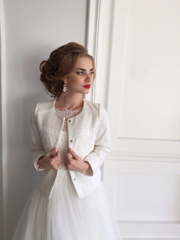 Укороченное пальто с кружевной вставкой (Аренда)