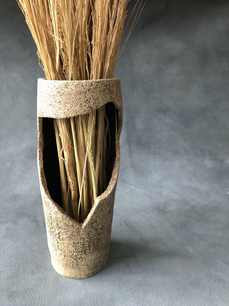 Ваза с отверствием в стенке