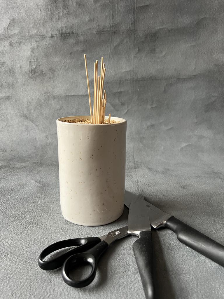 Подставка для ножей с бамбуковыми шпажками