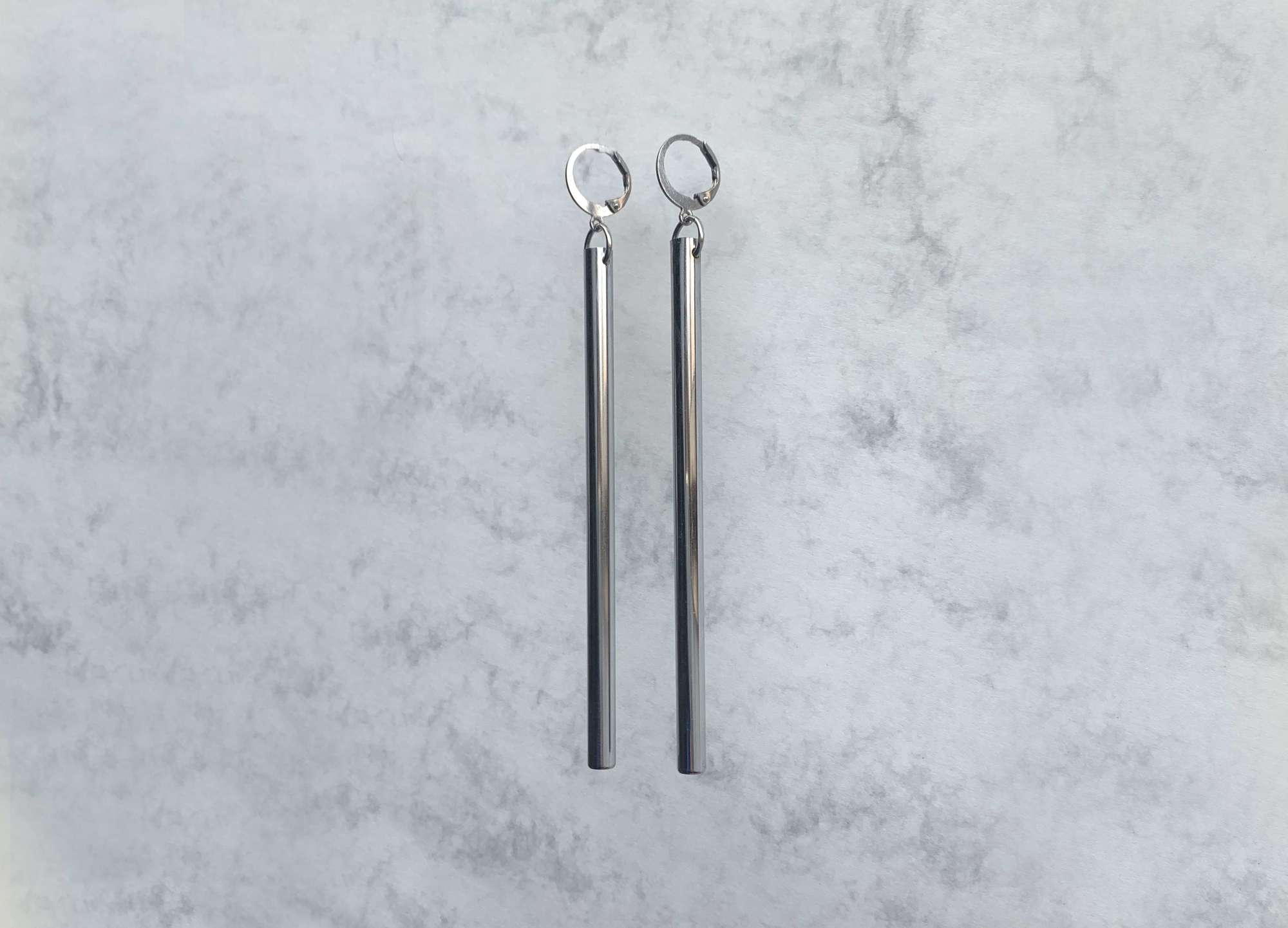 серьги металлические линии