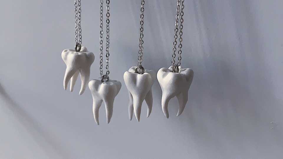 кулон зуб