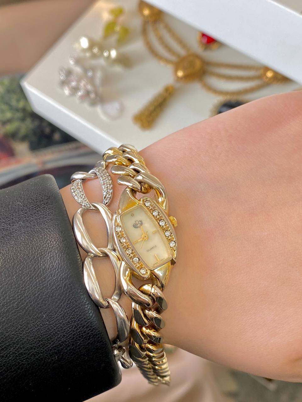 Часы винтажные утонченные