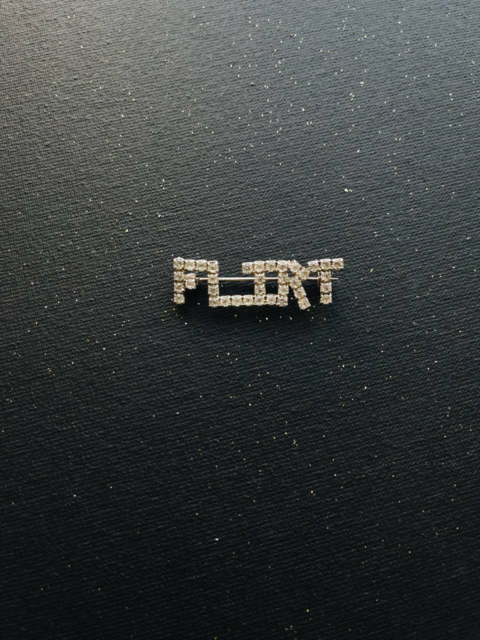 Винтажная брошь "Флирт"