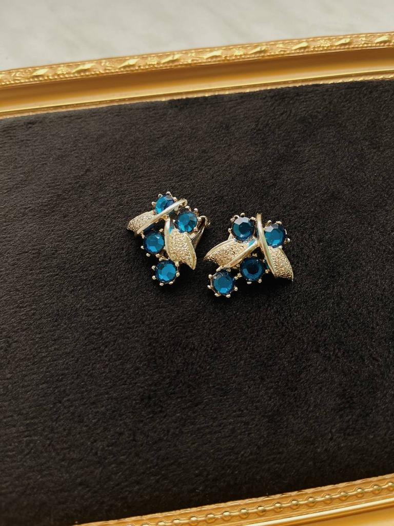 Винтажные клипсы с красивейшими синими камнями