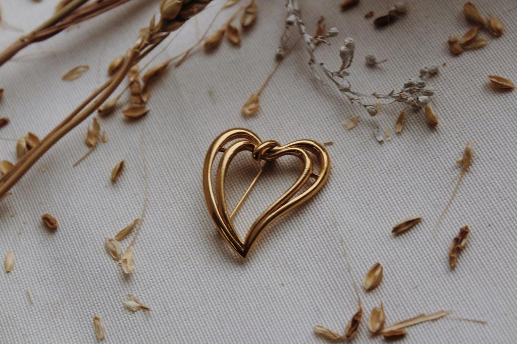 Винтажная брошь «Сердечко-33» Trifari