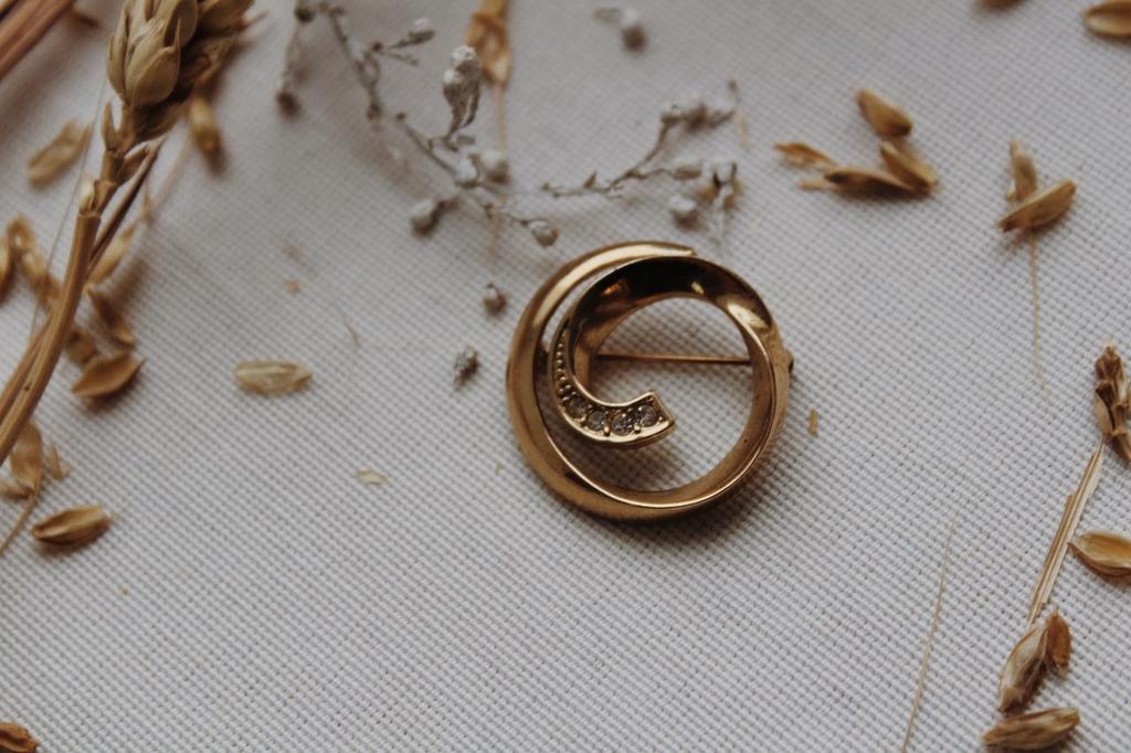 Винтажная брошь «Колечко-2»