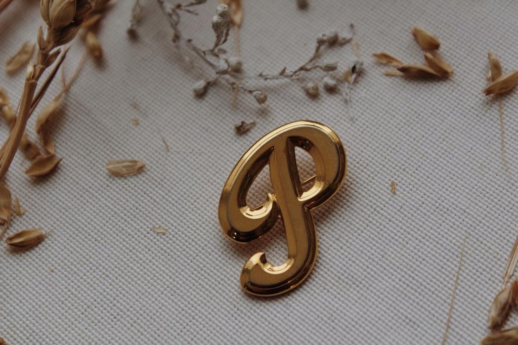 Винтажная брошь «Буква Р»
