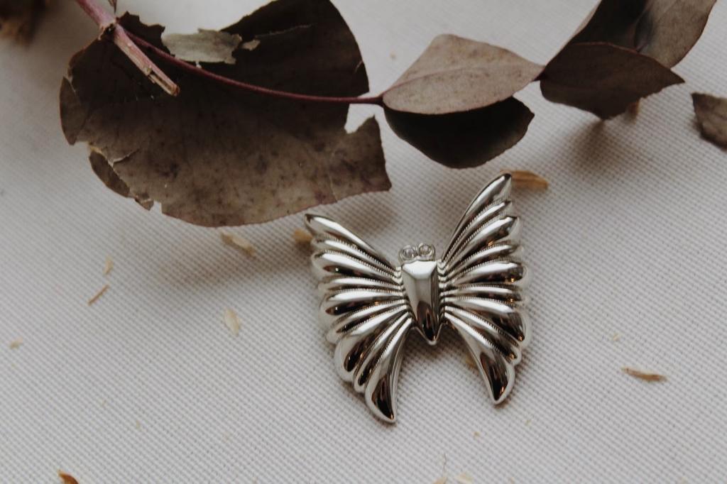 Винтажная брошь «Бабочка серебристая»