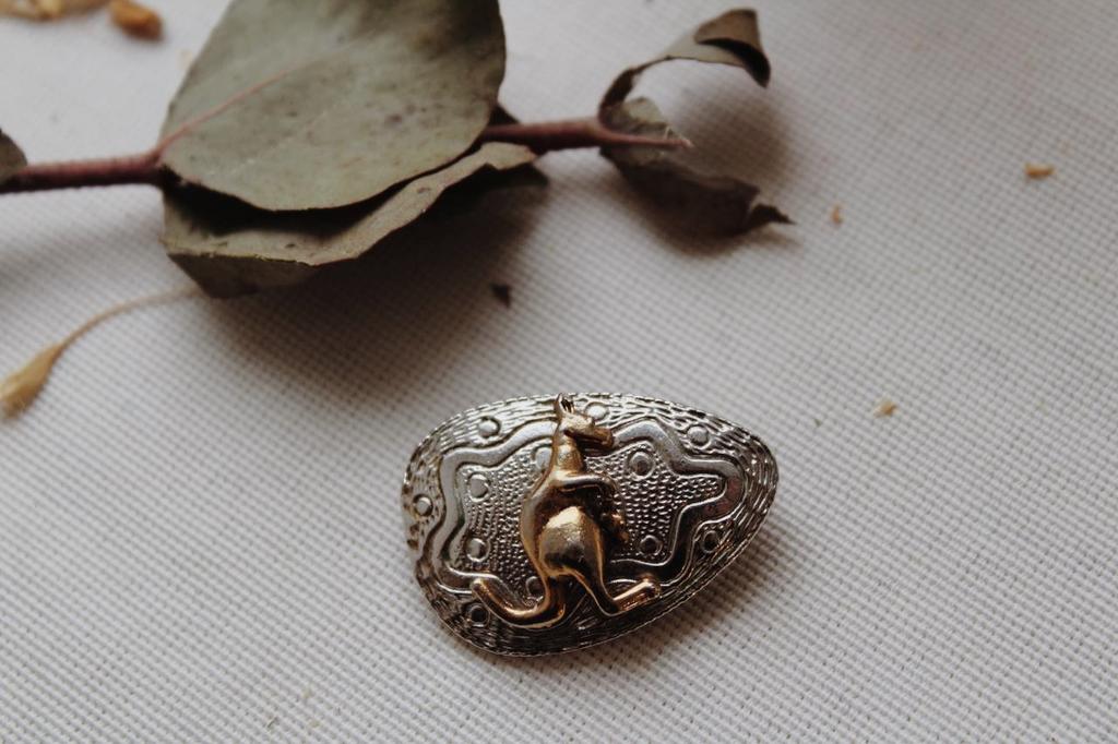 Винтажная брошь «Кенгуру»