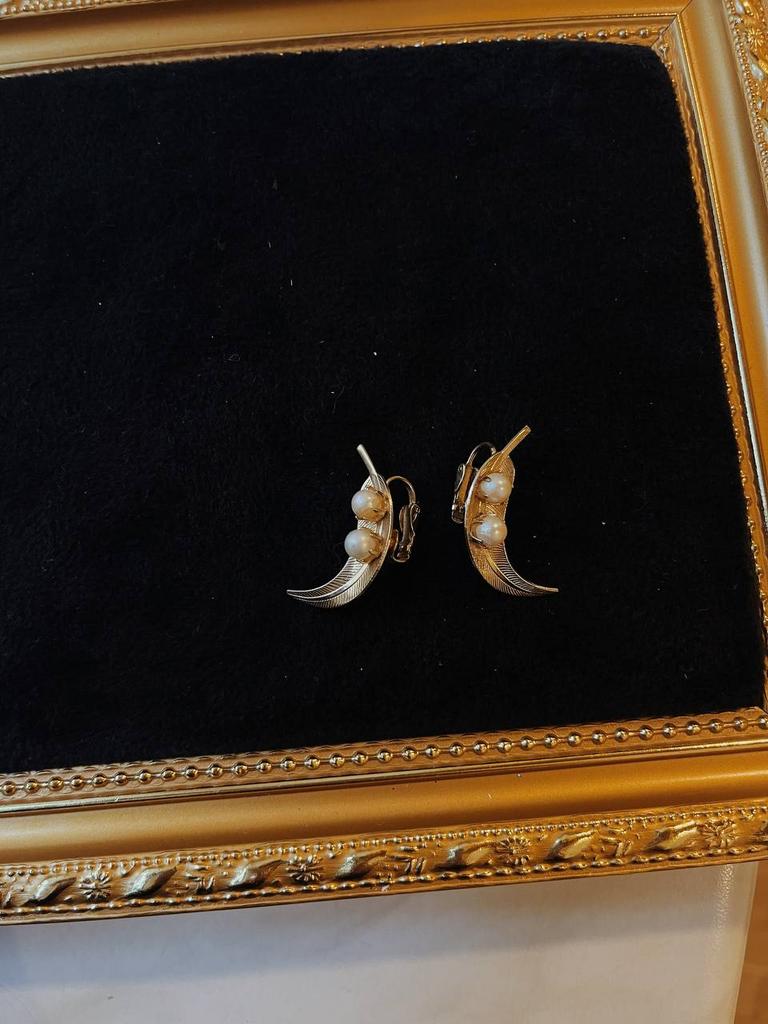 Винтажные клипсы «Перья с жемчужинами»