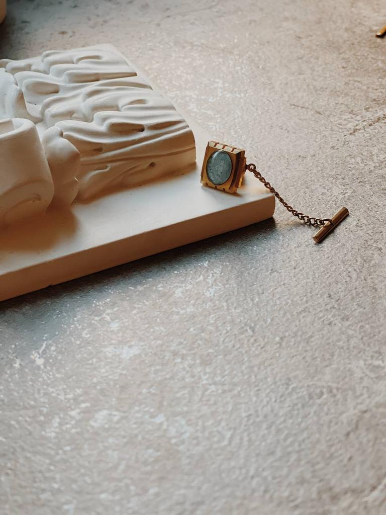 Винтажный аксессуар для галстука «Опал»