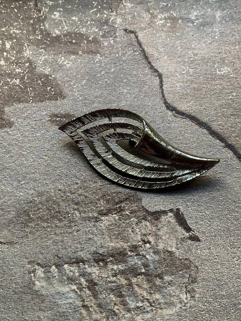 Винтажная брошь «Flo»